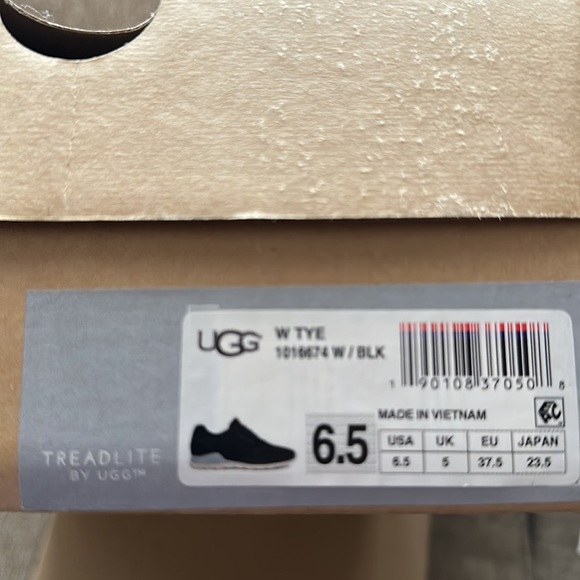 NEW UGG TYE BLACK - Picture 9 of 10